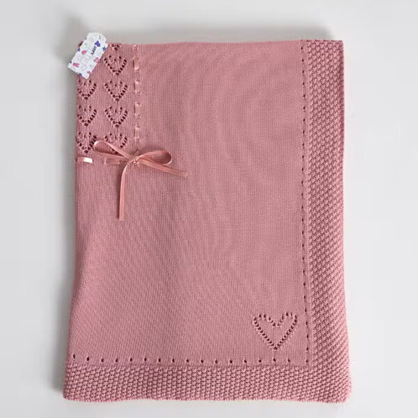 Couverture en forme de cœur en tricot pour bébé